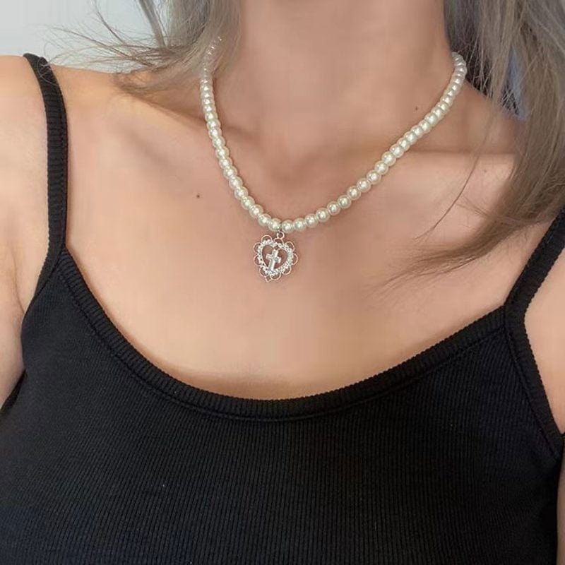 COLLIER PERLE "CHRIST" - Shyrz - streetwear - y2k - casual - vanilla 